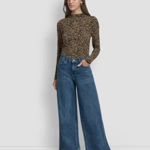Women's Textured Collared Button-Front Blouse & High Rise Modern Wide Leg Jeans