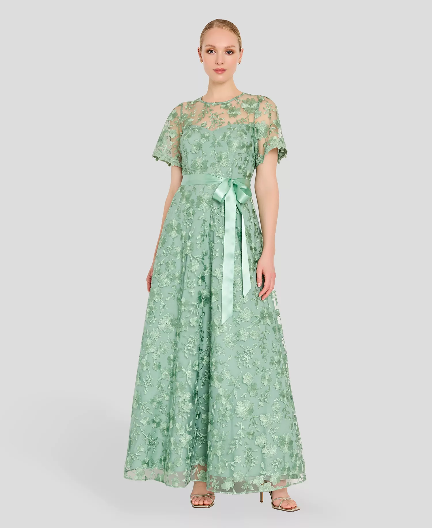 mni-6784282ed7c83f0f234d87a4059b8bb2 Women's Short-Sleeve Embroidered Gown