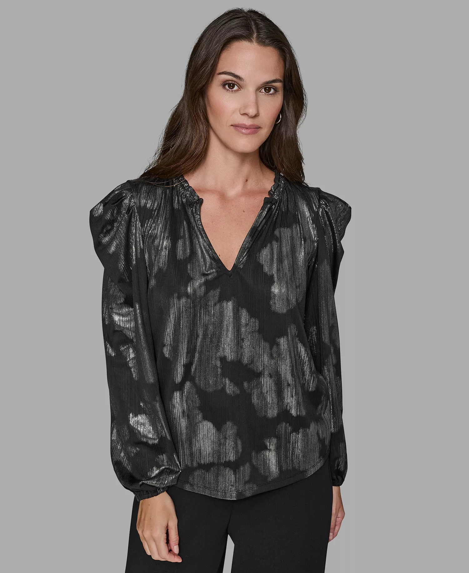mni-a981a6c822944c105a4b14a59f2aef93 Women’s Floral Puff Sleeve V-Neck Blouse