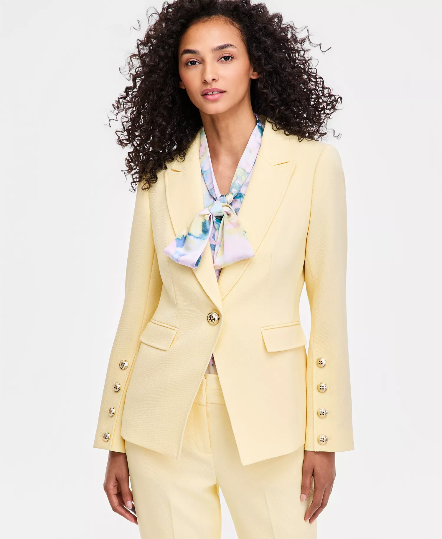 mni-bda4e0acaf834e5be87d64fccc343195 Women's Peak Lapel One-Button Blazer