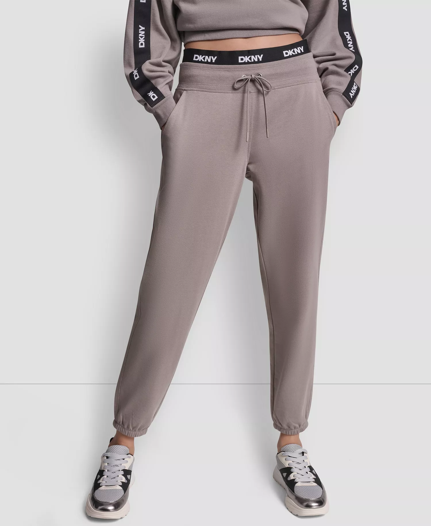 mni-cda3129472dcf17c522155de75f9cd23 Women's Classic Logo Elastic High-Rise Sweatpants — изображение 3