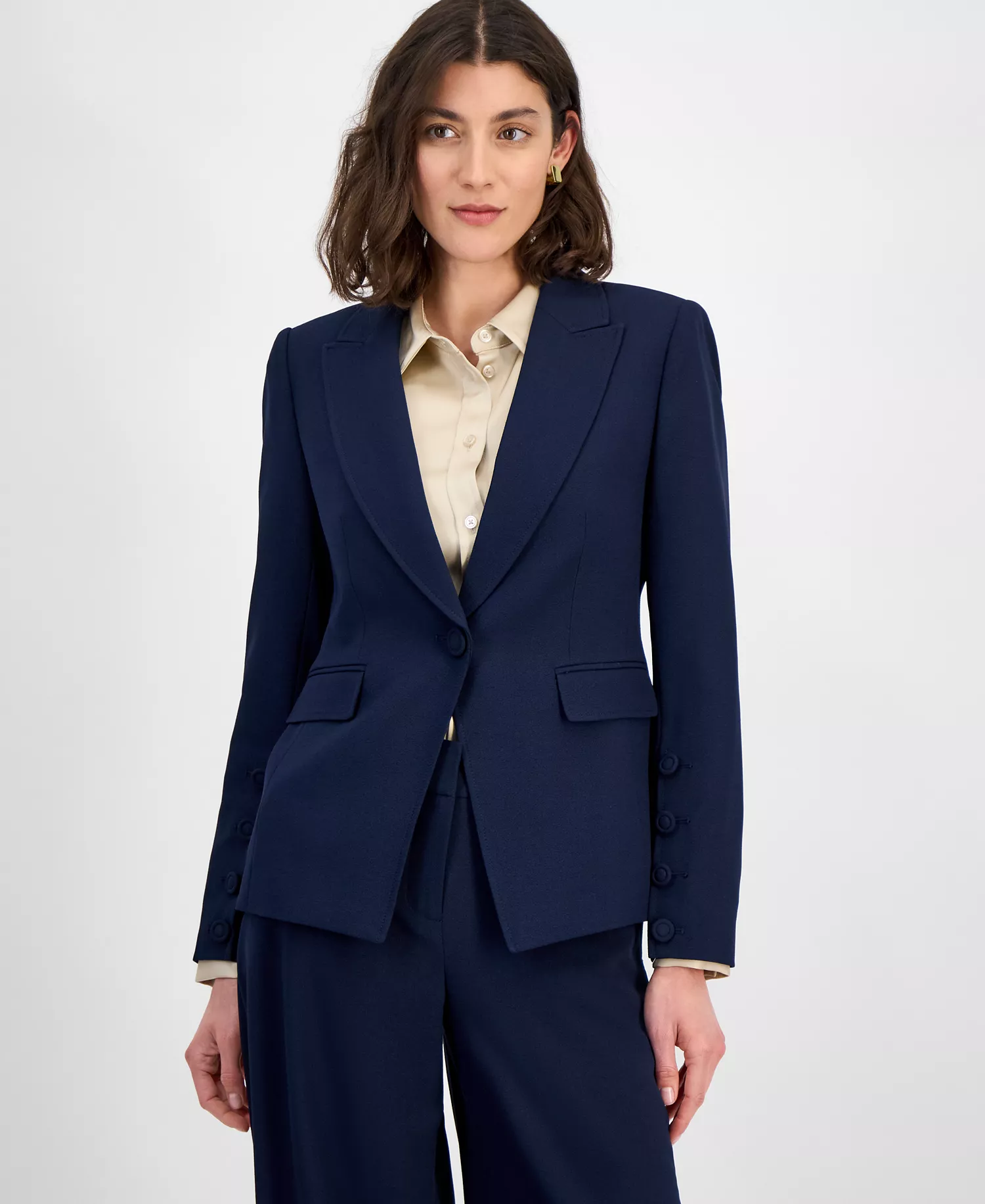 mni-ceccb3a35369be38a0220aa92b825cd3 Women's One-Button Peak-Lapel Blazer — изображение 4