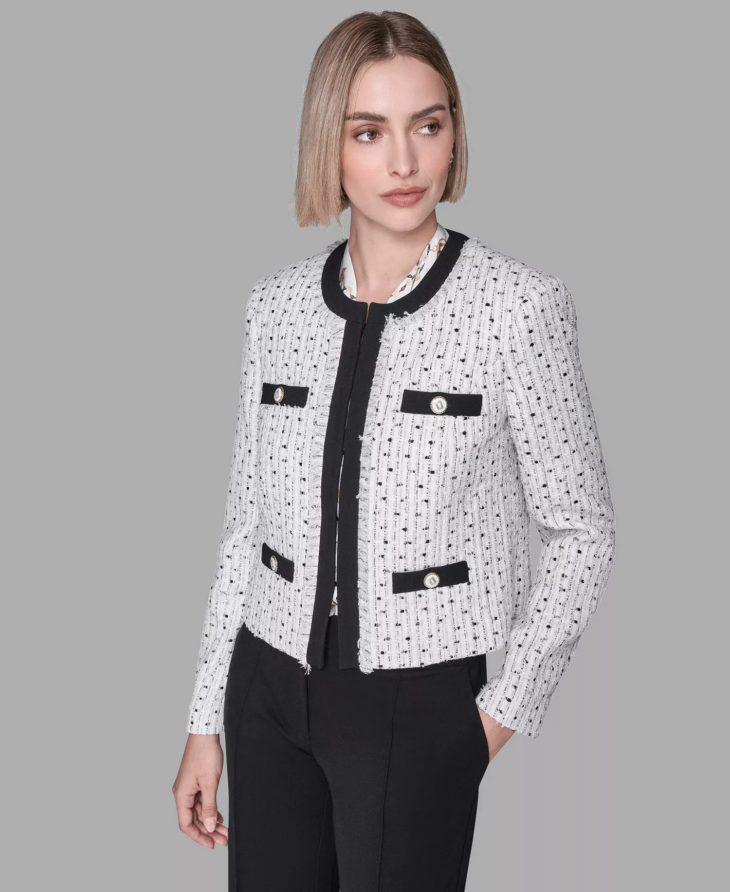 mni-d12ec874e37d7bb772665d7ae5a54a7a Women's Round Neck Hook & Eye Front Jacket