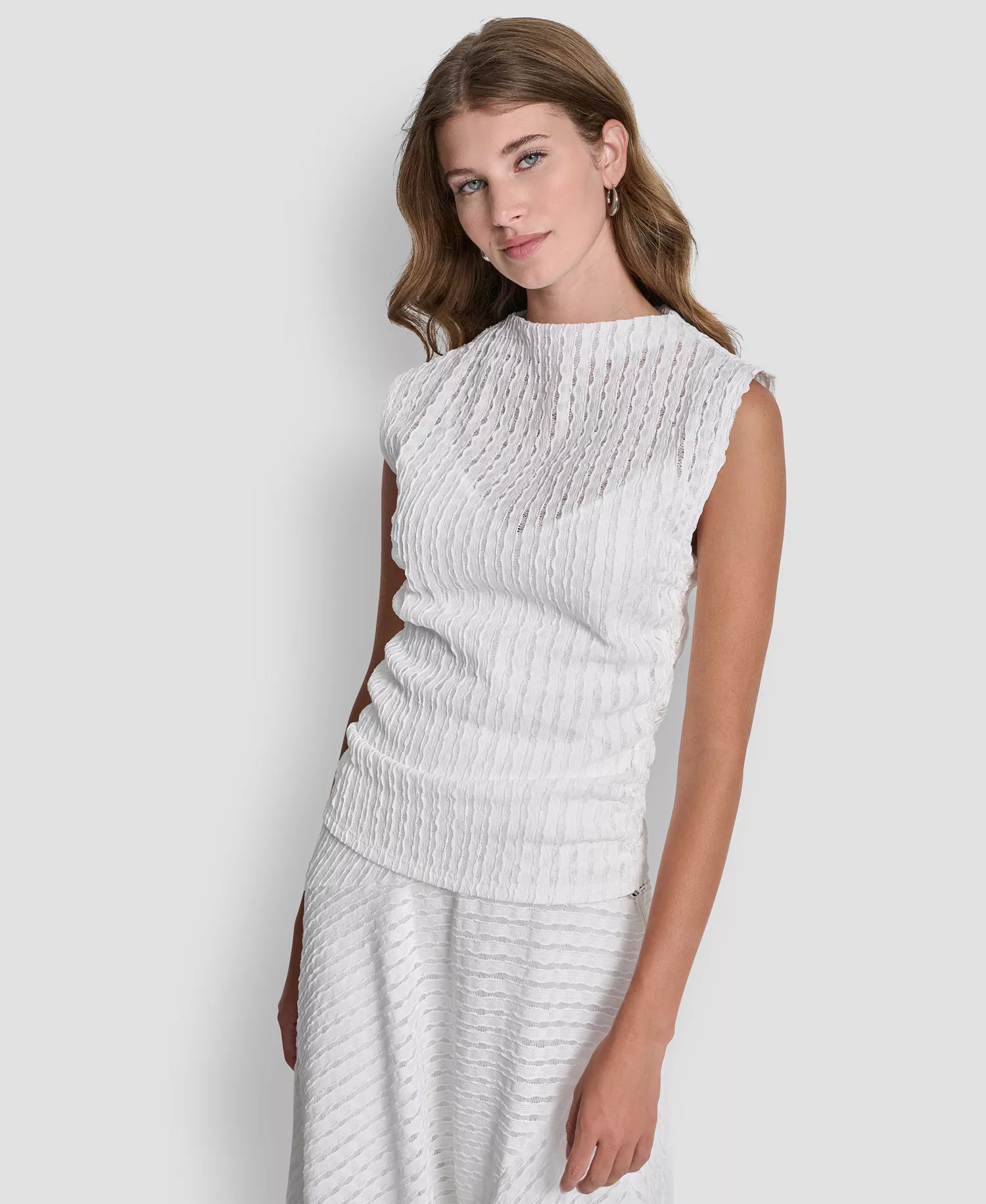 mni-e00ecf6a3f74e2f5992afd7a0eb7ed7a Women's Sleeveless Open Textured Top