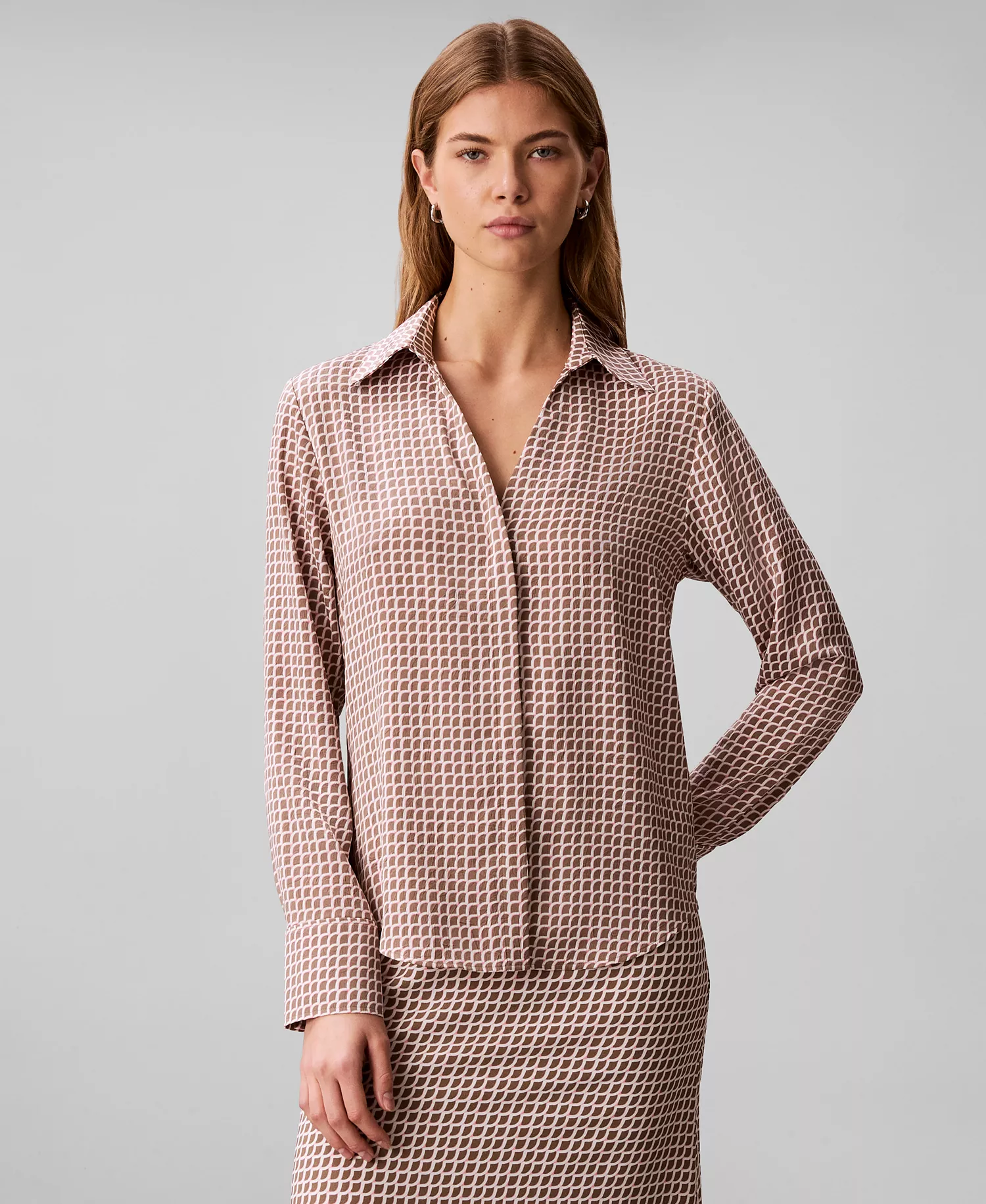 mni-e2c95c6a0116e50f3e63c2e6e9155e7d Women's Printed Button-Down Shirt