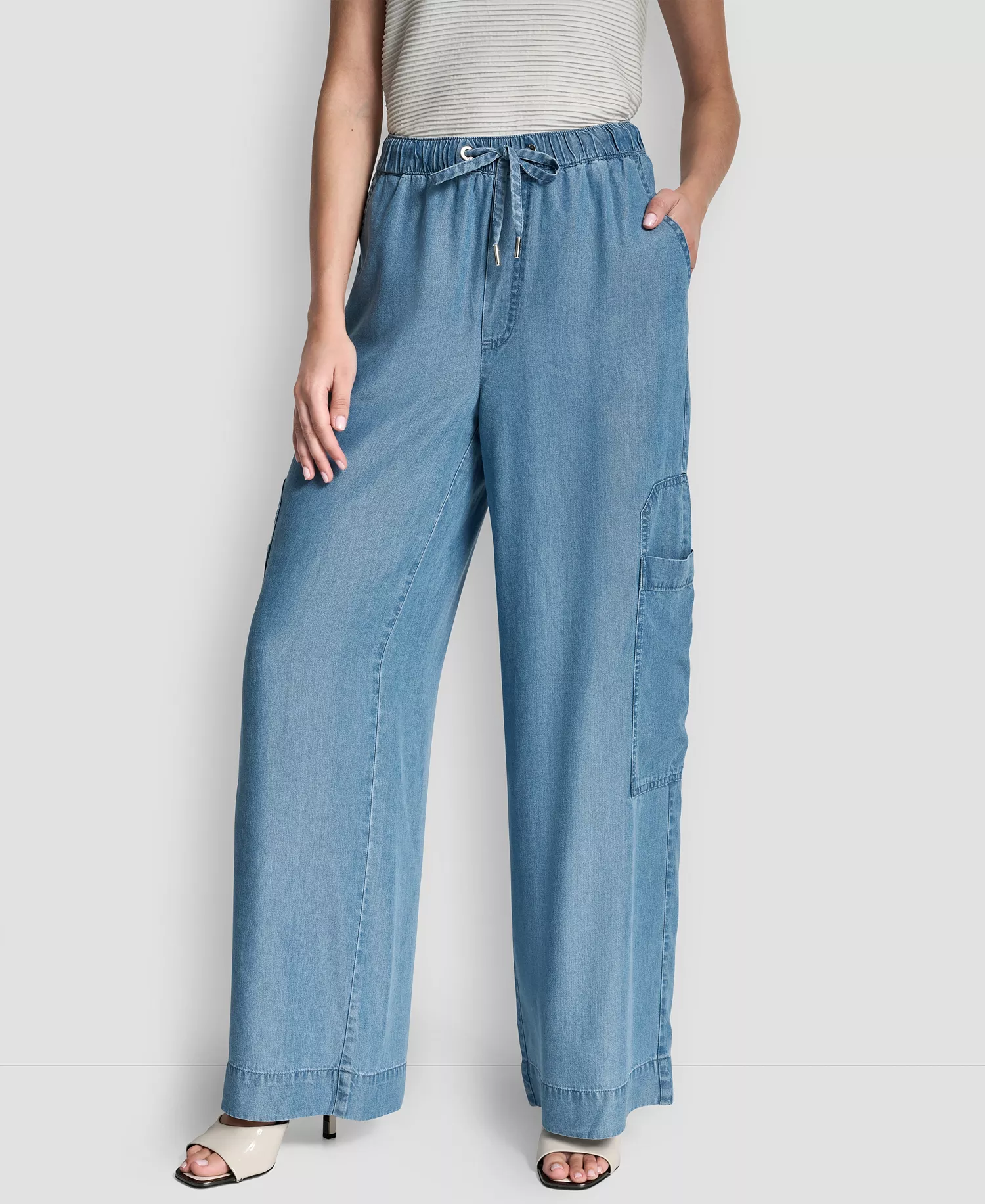 mni-eabf8514549c8f55f084e48c2686fea4 Women's Patch Pocket Detail Pull-On Pants