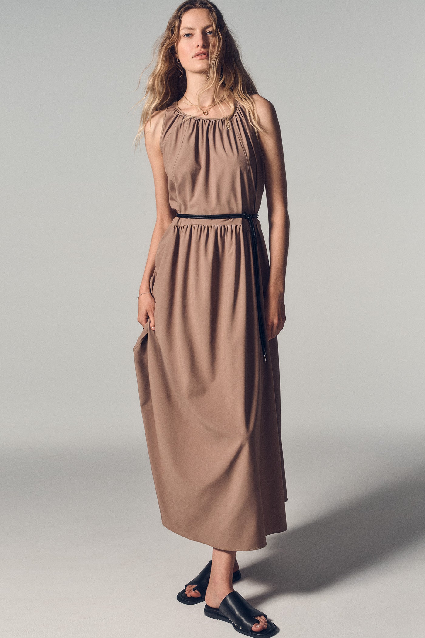 dkny sp26 editorial 34 1400x2100 4da786d6 e568 4770 9440 3e4767de2548 dkny sp26 editorial 34 1400x2100 4da786d6 e568 4770 9440 3e4767de2548
