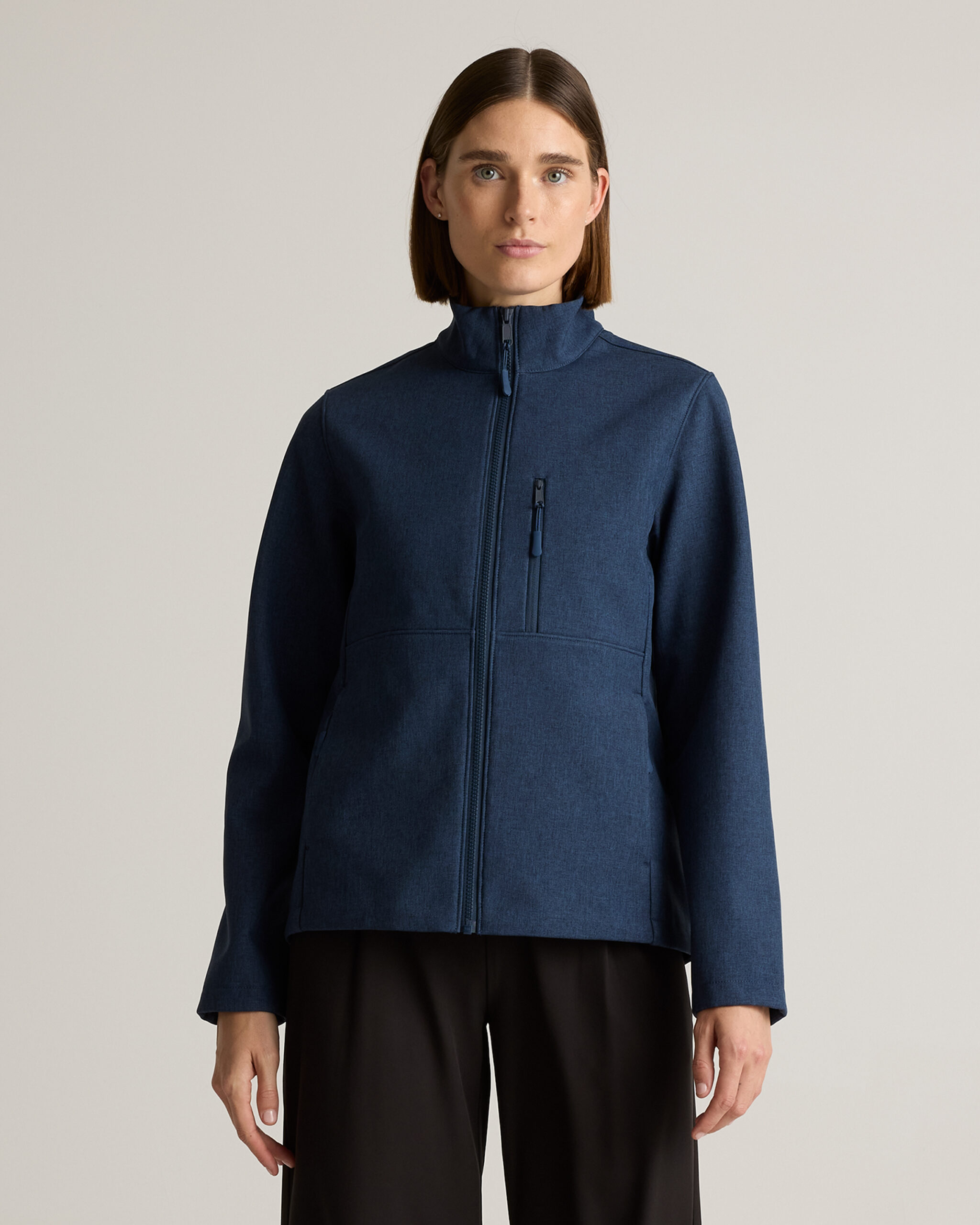 Куртка softshell на молнии во всю длину на флисовой подкладке Куртка softshell на молнии во всю длину на флисовой подкладке