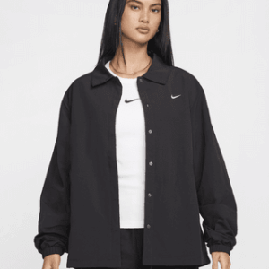 nike sportswear essential Женская большая тренерская куртка из тканого материала с УФ излучением