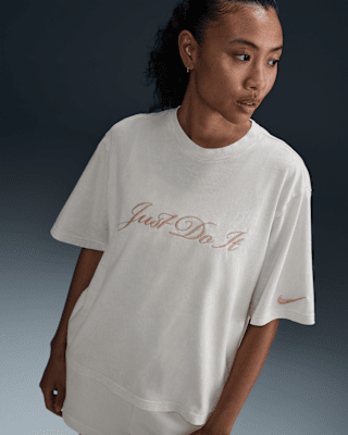 nike sportswear Женская футболка nike sportswear Женская футболка